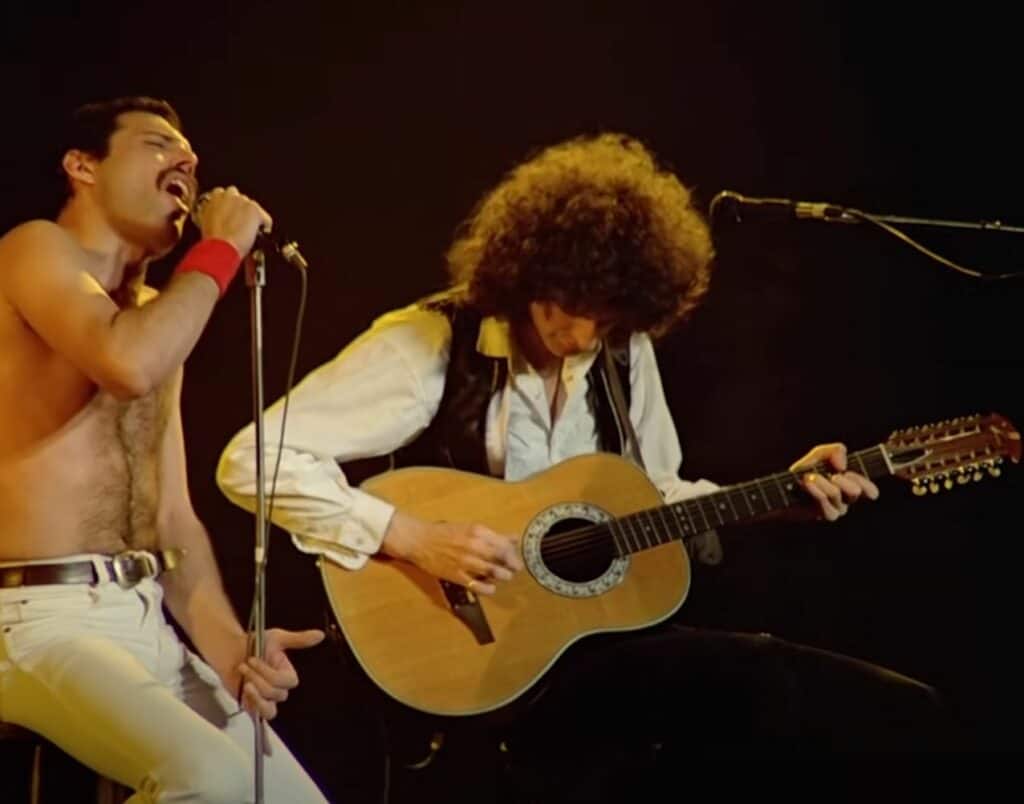 Freddie and Brian singing/playing Love of my Life, Montreal 1981. 