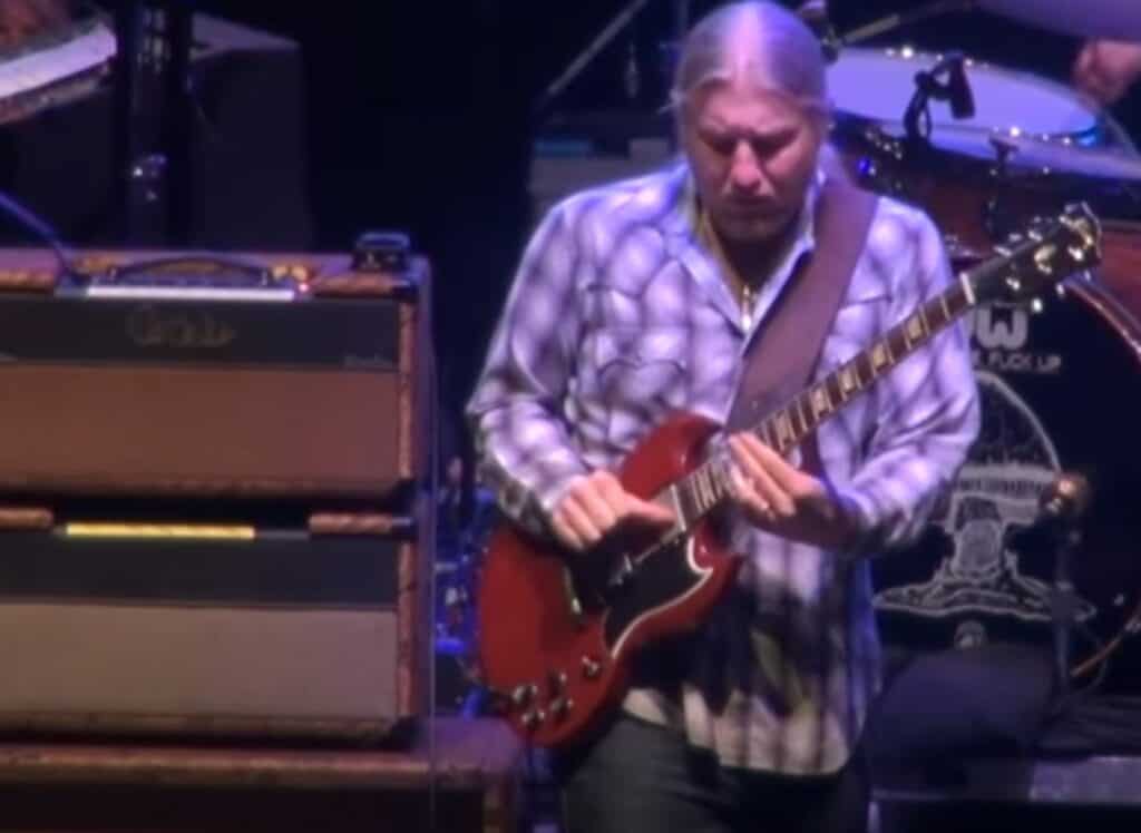 Derek playing through a pair of PRS amps in 2013. These seem to be the Dallas and the Original Sewell that he's been using since 2009, but it's hard to tell because both of the amps had their model badges removed.