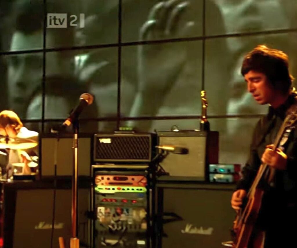 Noel's amp setup at Brit Awards in 2007 - two Fender Blues Juniors, sitting on top Marshall 4x12 cabinets. 