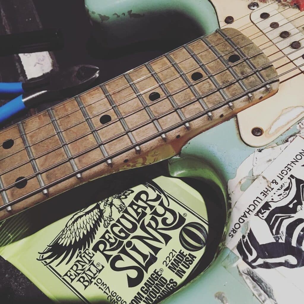 Photo posted by Billie's guitar tech on his instagram profile. 